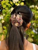 Load image into Gallery viewer, Floral Beaded Hair Claw