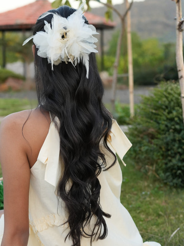 Elegant Floral Claw with Pearl Center