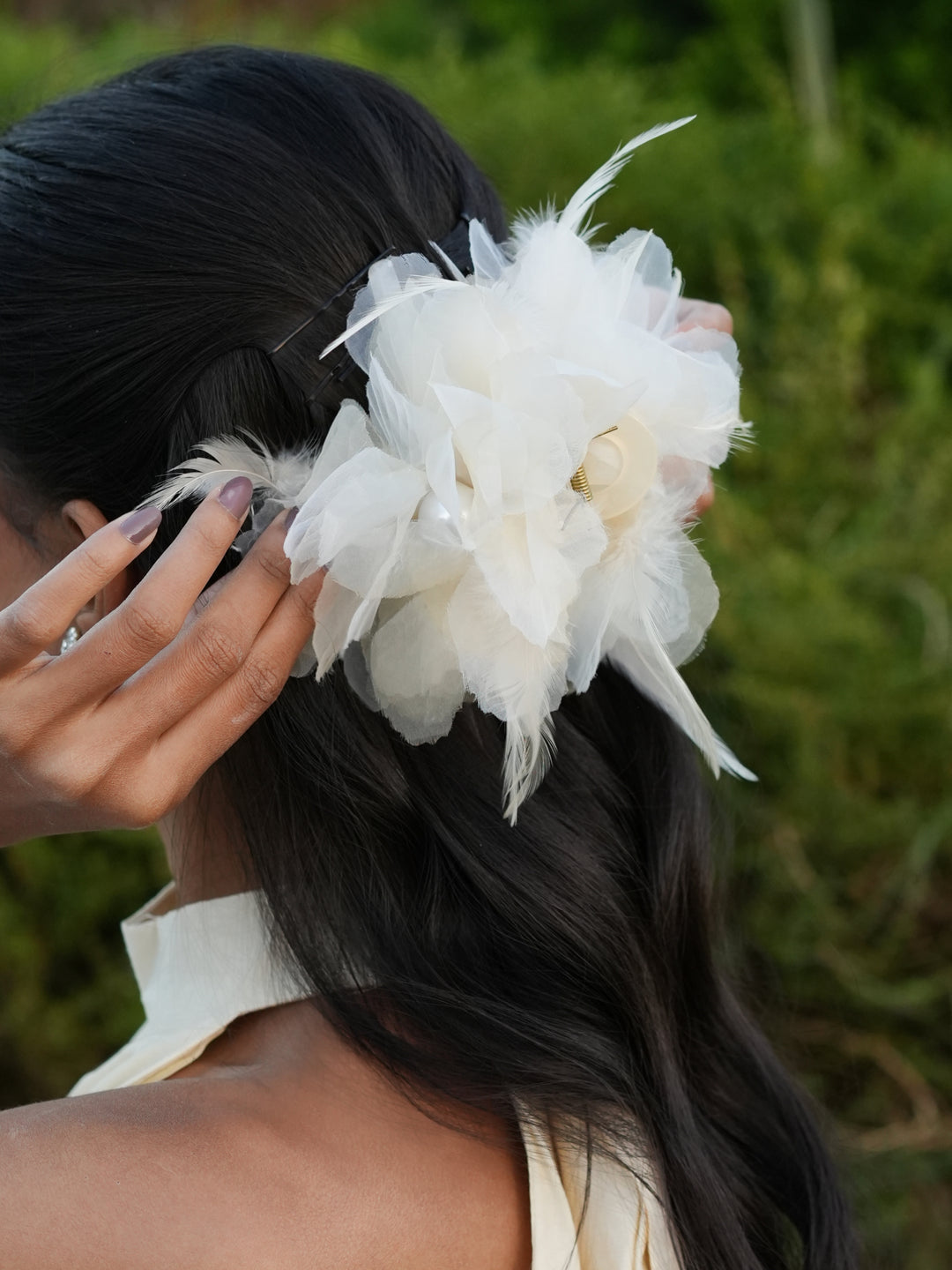 Elegant Floral Claw with Pearl Center
