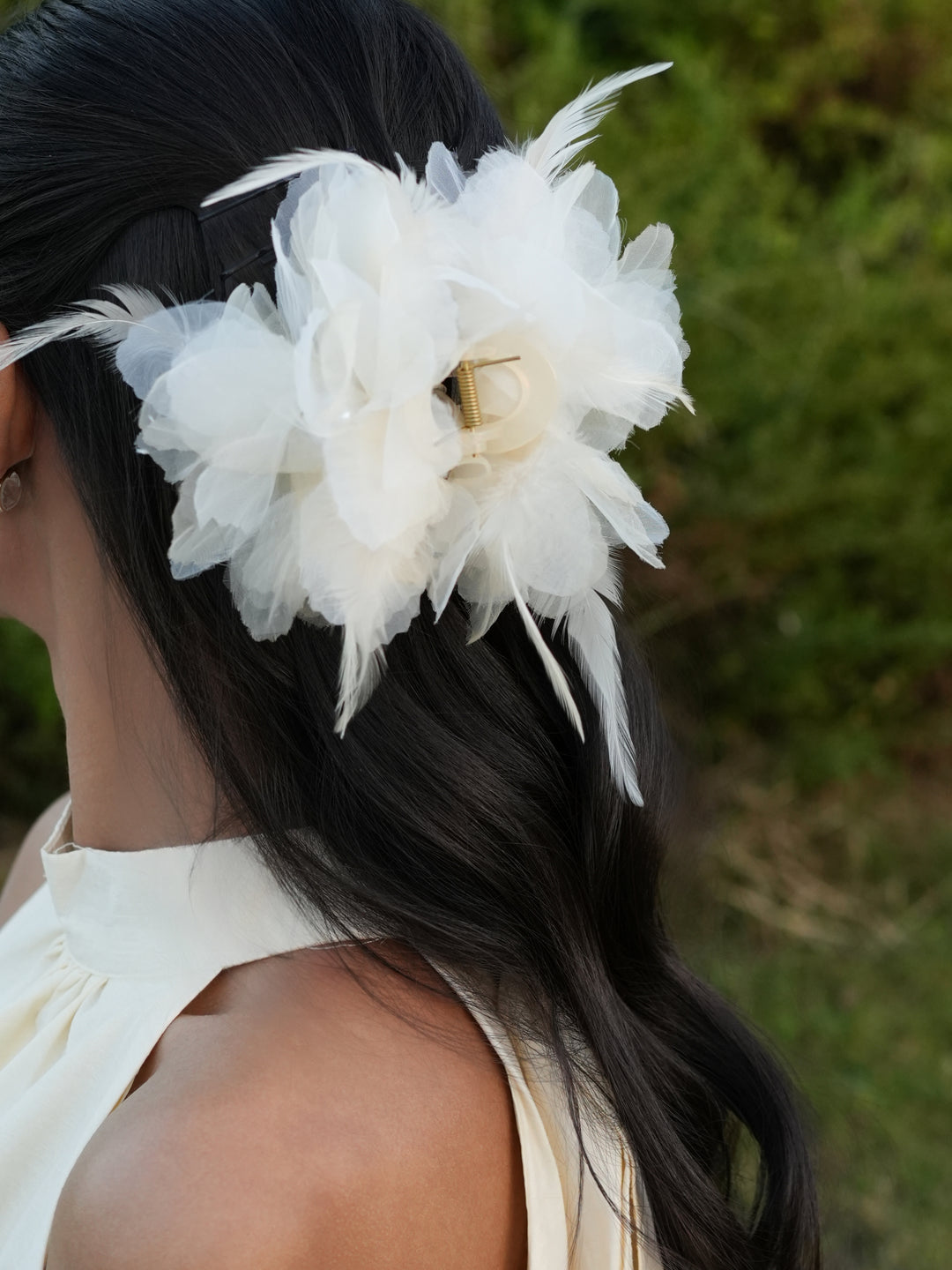 Elegant Floral Claw with Pearl Center