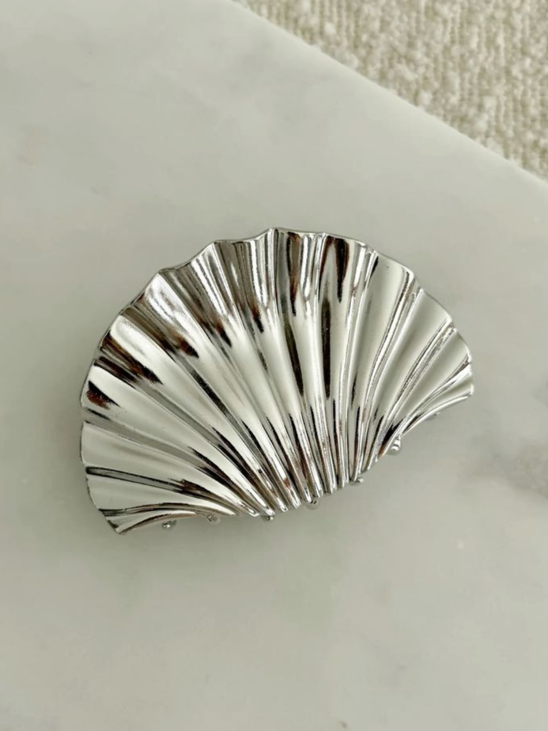 Shell Hair Claw