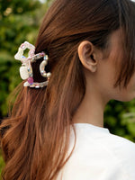 Load image into Gallery viewer, White Crystal Dog Hair Claw
